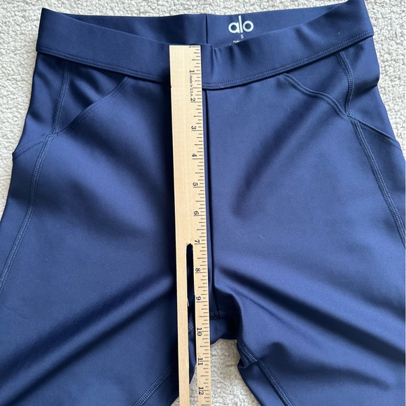 Alo Yoga - High Waist 4 Pocket Utility Legging (Navy Blue) - Picture 7 of 15